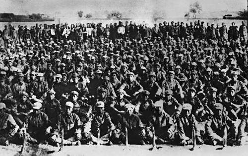 红军主场大获全胜，领跑晋级赛道