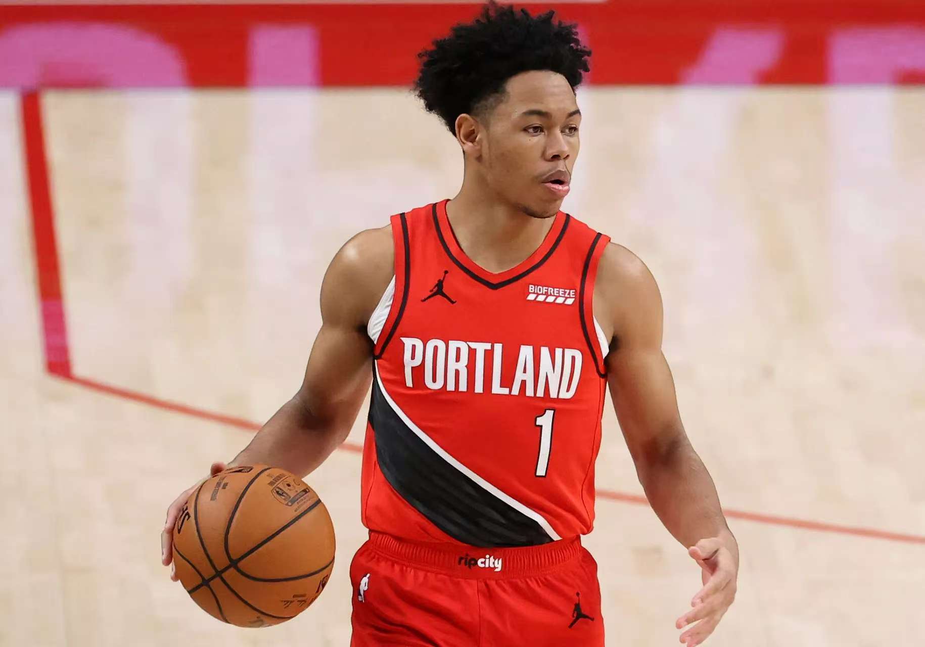 关于开拓者小将崭露头角，成为球队亮点之一的信息