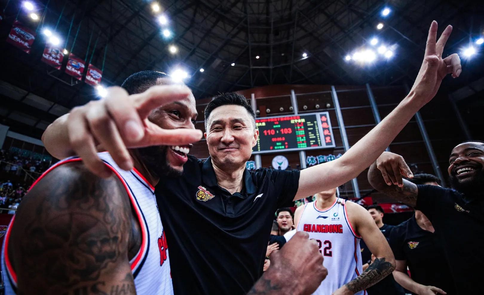 球队轮换战术,拒绝投降坚守领先地位 球队轮换战术,拒绝投降坚守领先地位