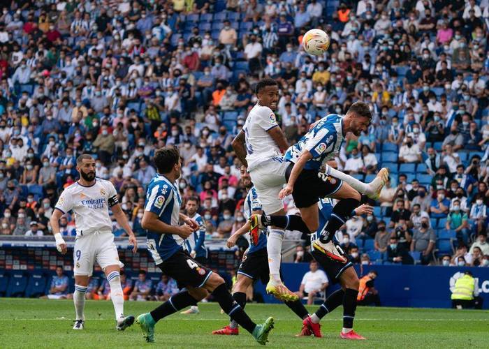 里尔客场战胜戛纳，取得法甲联赛胜利的简单介绍