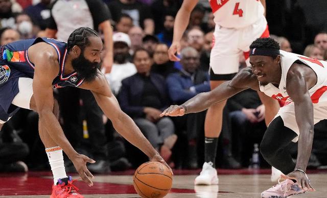 海南猛龙队在比赛中全队突围击败对手